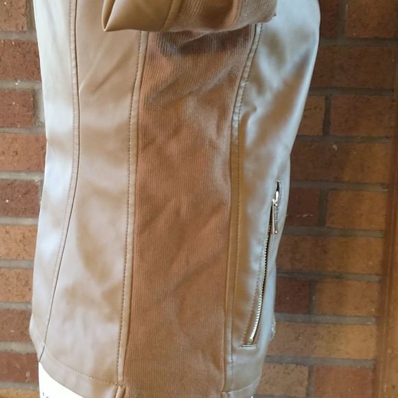 Kenneth Cole XS Caramel Colored Zip Up Faux Leather Jacket. New with Tags. - Picture 3 of 4
